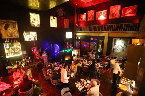 Experiencing Italian food, art and music at Pavarotti .